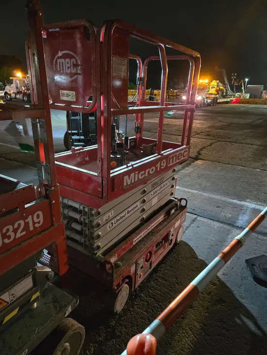 2019 MEC MICRO 19 Scissor Lift