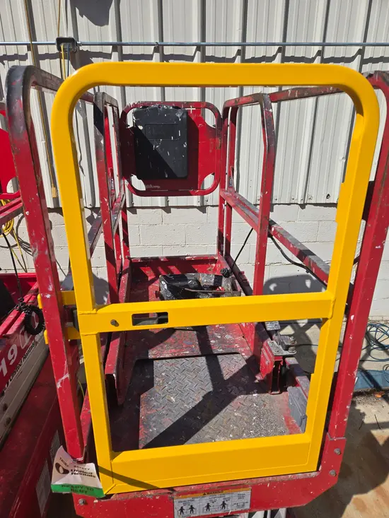 2019 MEC MICRO 19 Scissor Lift