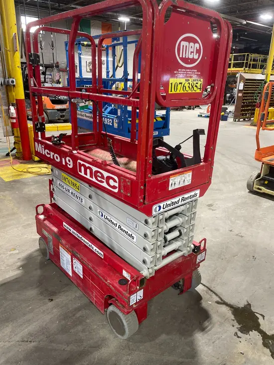 2018 MEC MICRO 19 Scissor Lift