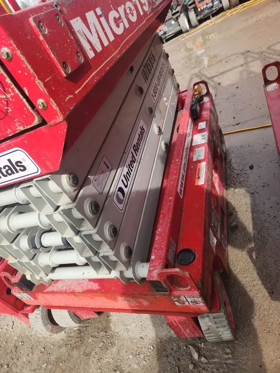 2018 MEC MICRO 19 Scissor Lift