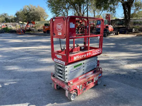2019 MEC MICRO 19 Scissor Lift