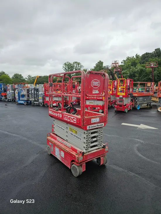 2018 MEC MICRO 19 Scissor Lift