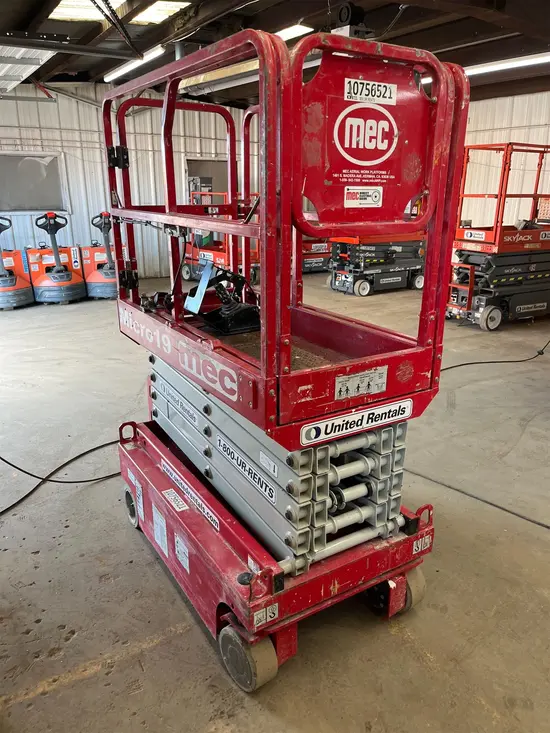 2018 MEC MICRO 19 Scissor Lift