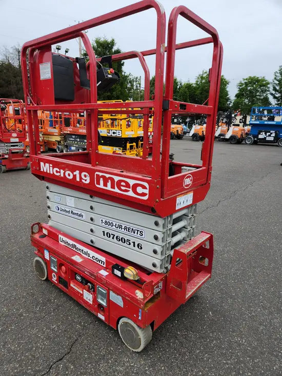2018 MEC MICRO 19 Scissor Lift