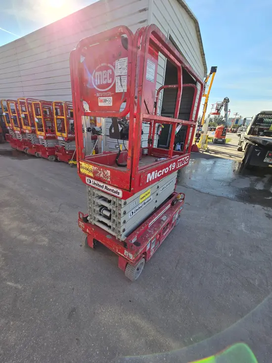 2018 MEC MICRO 19 Scissor Lift