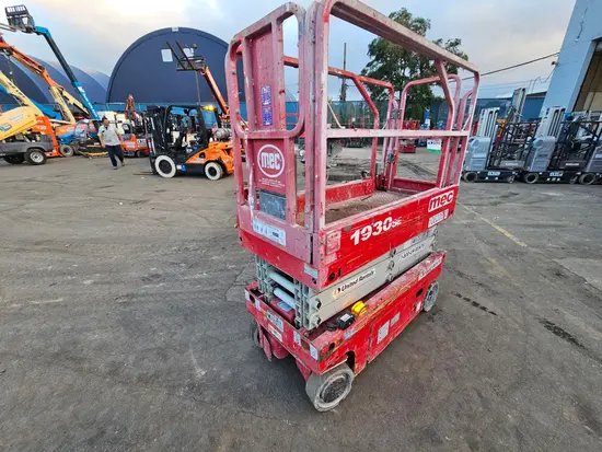 2017 MEC 1930SE Scissor Lift