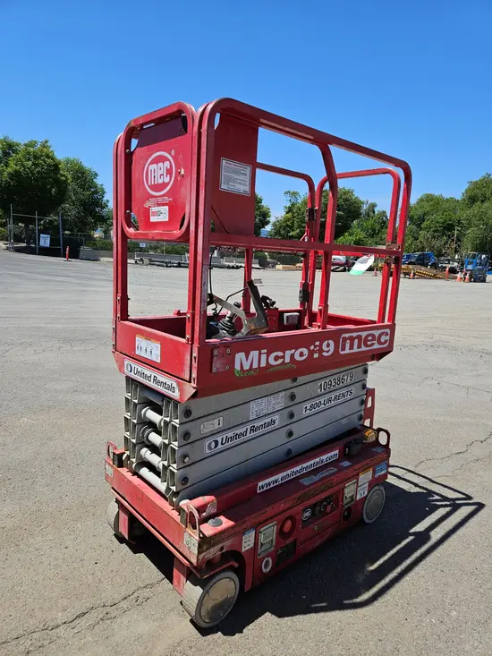 2019 MEC MICRO 19 Scissor Lift