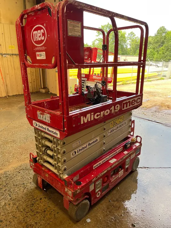 2018 MEC MICRO 19 Scissor Lift