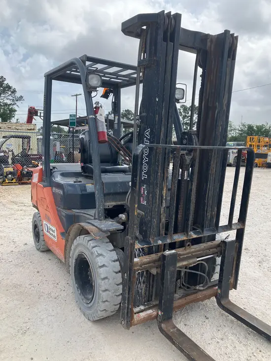 2018 Toyota 8FDU25 Warehouse Forklift