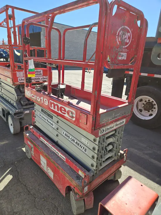 2019 MEC MICRO 19 Scissor Lift