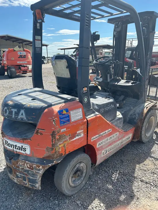2019 Toyota 8FDU25 Warehouse Forklift