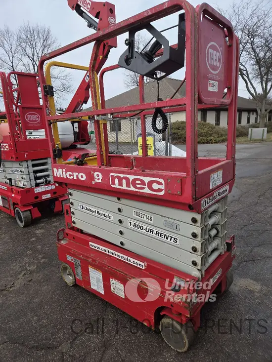 2018 MEC MICRO 19 Scissor Lift