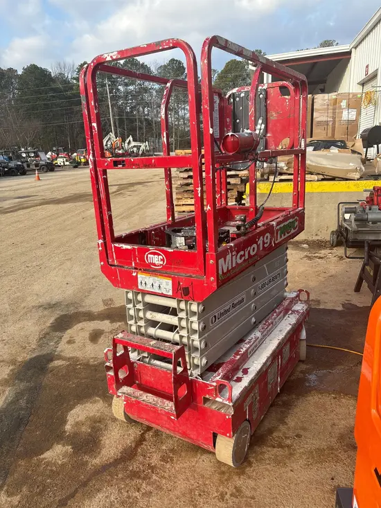 2019 MEC MICRO 19 Scissor Lift