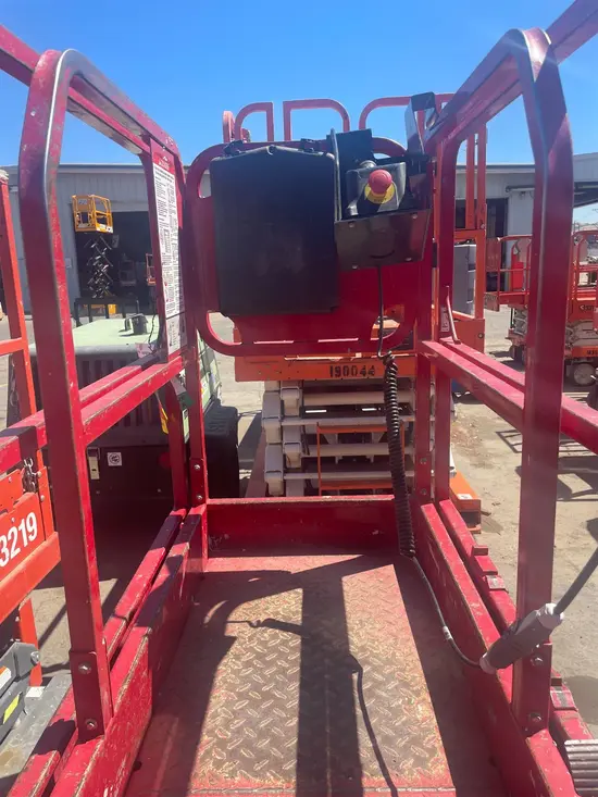 2018 MEC MICRO 19 Scissor Lift