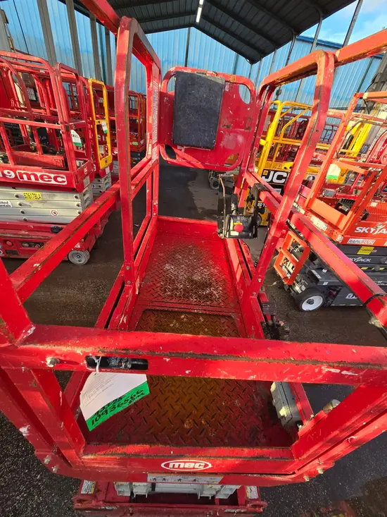 2019 MEC MICRO 19 Scissor Lift