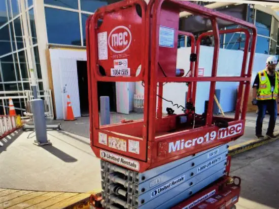 2018 MEC MICRO 19 Scissor Lift