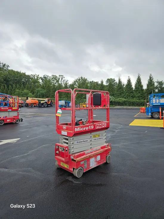 2018 MEC MICRO 19 Scissor Lift