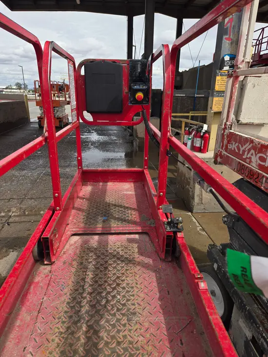 2018 MEC MICRO 19 Scissor Lift