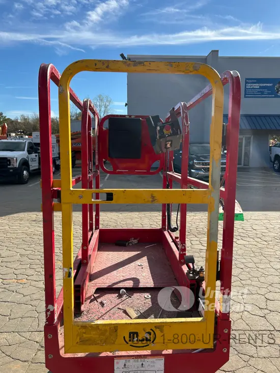 2021 MEC MICRO 19 Scissor Lift
