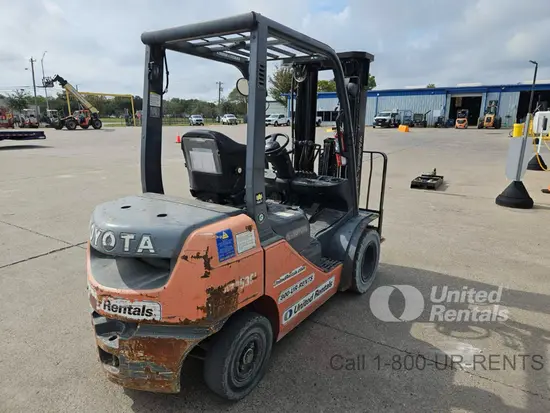 2018 Toyota 8FDU25 Warehouse Forklift