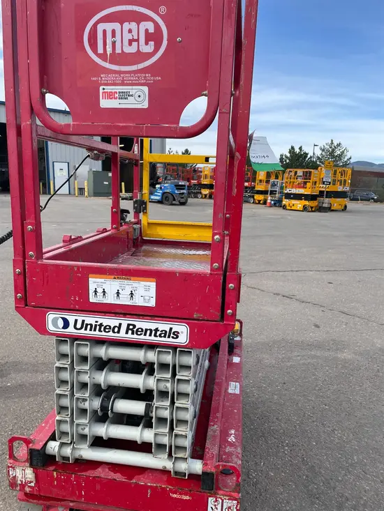 2018 MEC MICRO 19 Scissor Lift