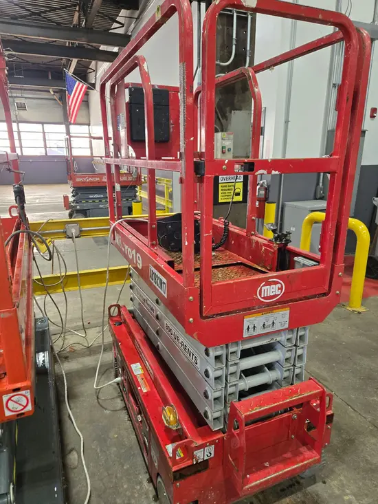 2019 MEC MICRO 19 Scissor Lift