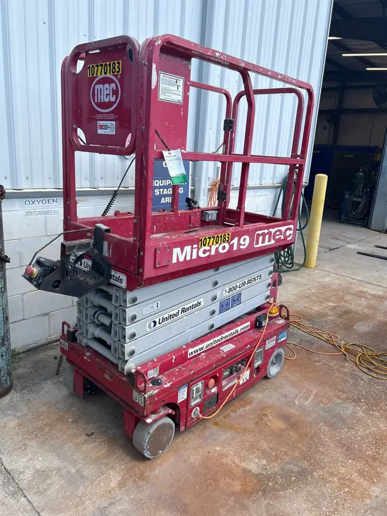 2018 MEC MICRO 19 Scissor Lift