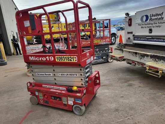 2019 MEC MICRO 19 Scissor Lift