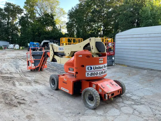2016 JLG E400AJPN Articulating Boom Lift