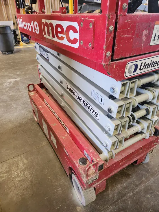 2018 MEC MICRO 19 Scissor Lift