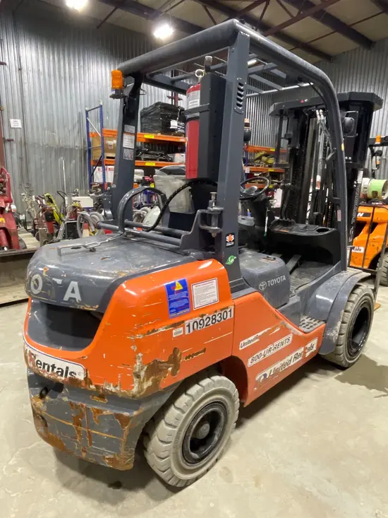 2019 Toyota 8FGU30 Warehouse Forklift