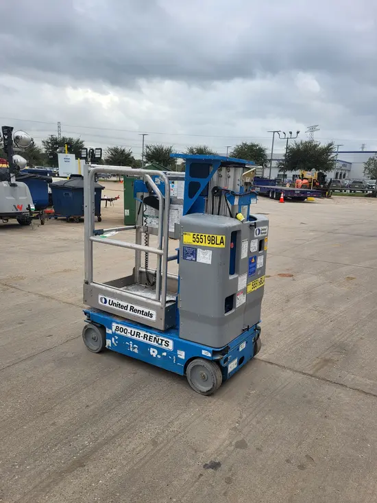2017 Genie GR-12 Self-Propelled One-Person Lift