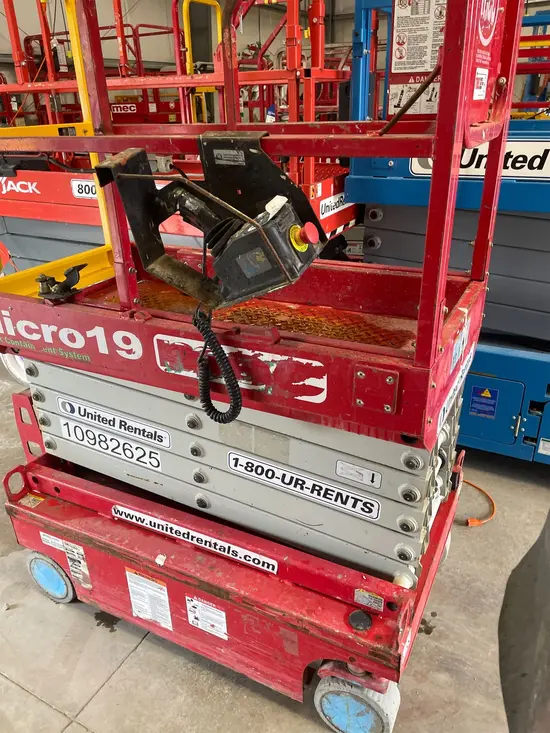 2019 MEC MICRO 19 Scissor Lift