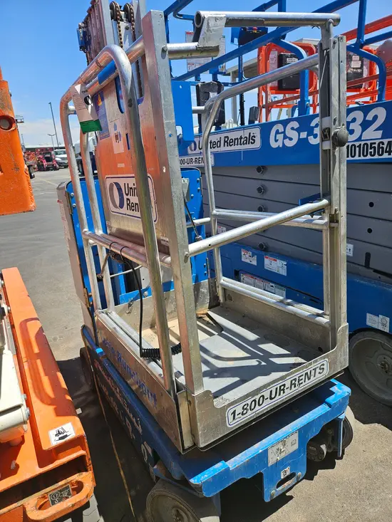 2017 Genie GR-20 Self-Propelled One-Person Lift