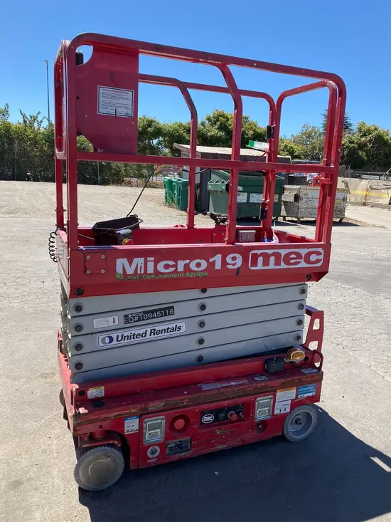 2019 MEC MICRO 19 Scissor Lift