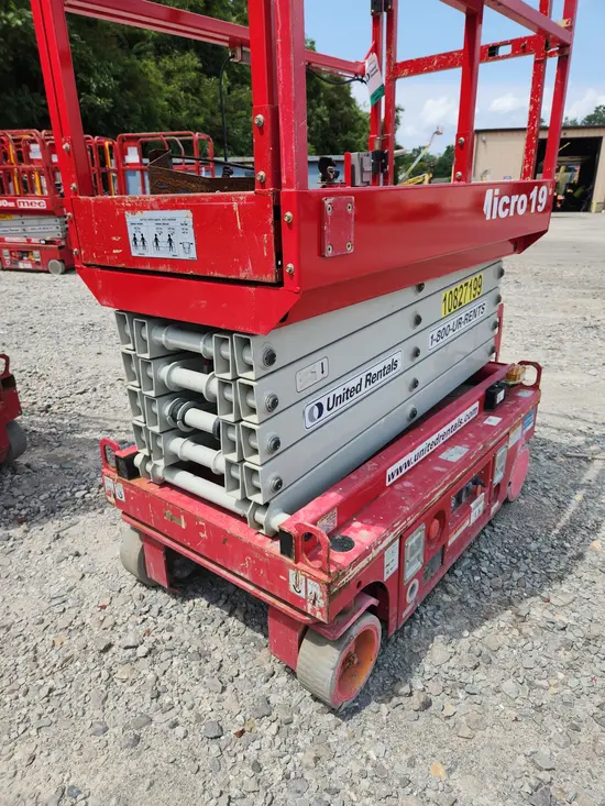 2018 MEC MICRO 19 Scissor Lift