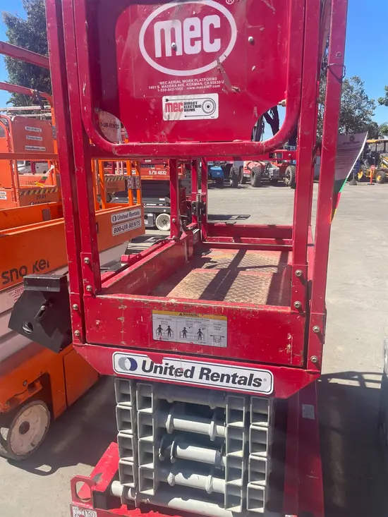 2018 MEC MICRO 19 Scissor Lift
