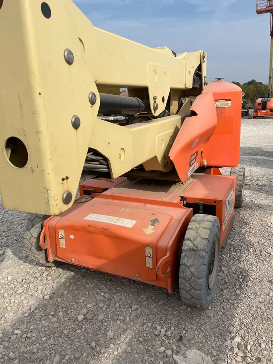 2016 JLG E400AJPN Articulating Boom Lift
