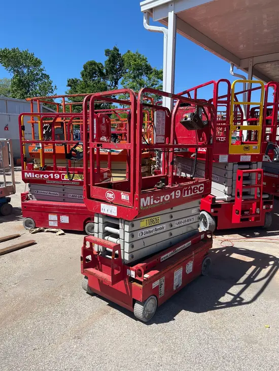 2020 MEC MICRO 19 Scissor Lift