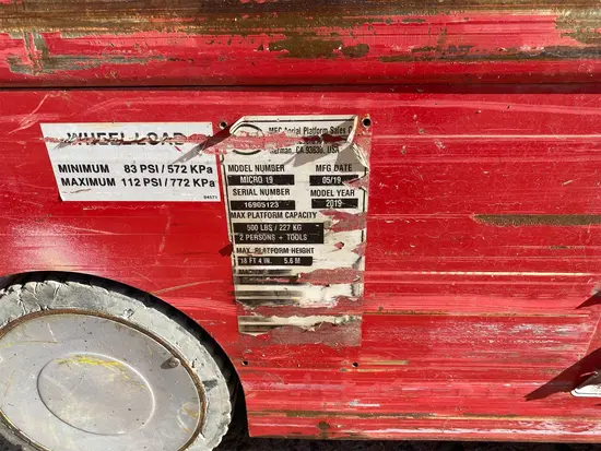 2019 MEC MICRO 19 Scissor Lift