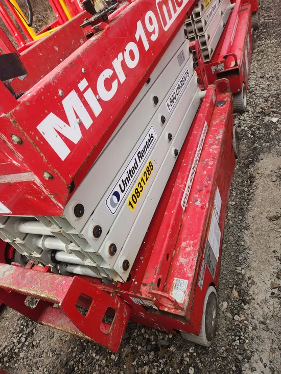 2018 MEC MICRO 19 Scissor Lift