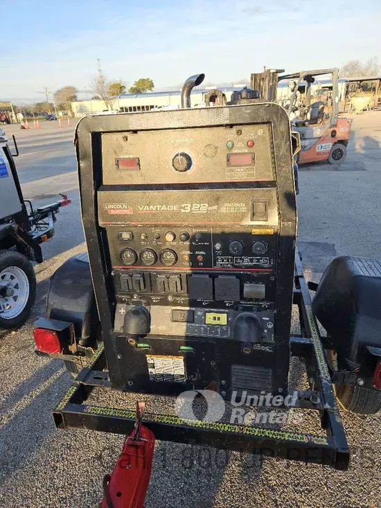 2021 Lincoln Electric VANTAGE 322 Welder