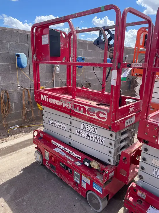 2018 MEC MICRO 19 Scissor Lift