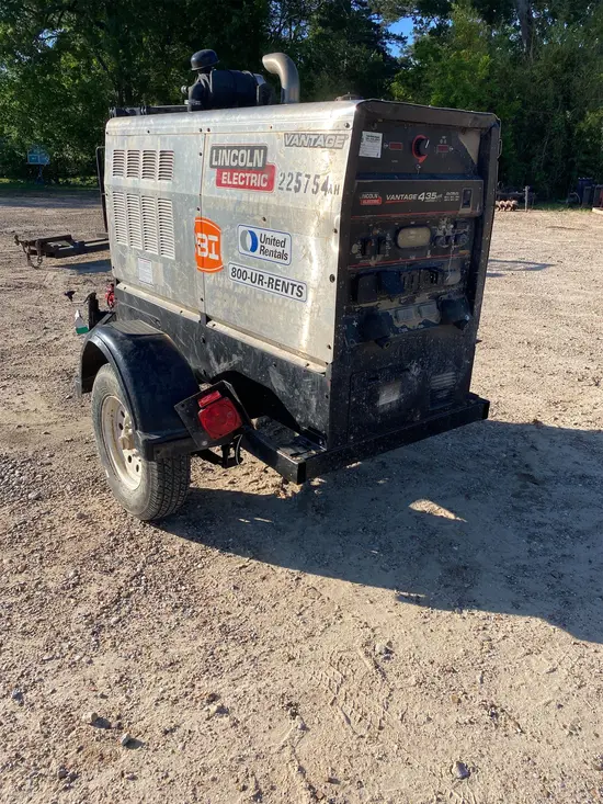 2019 Lincoln Electric VANTAGE 435 Welder