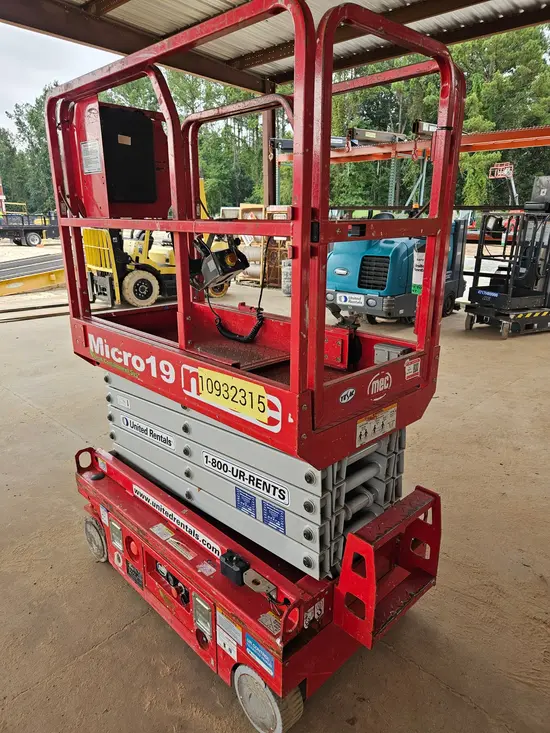 2019 MEC MICRO 19 Scissor Lift