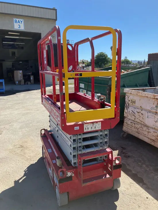2018 MEC MICRO 19 Scissor Lift