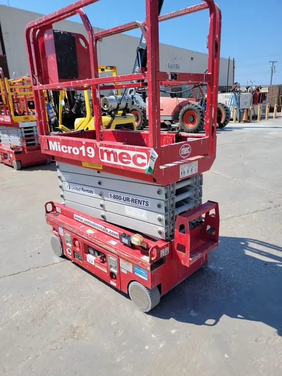 2018 MEC MICRO 19 Scissor Lift