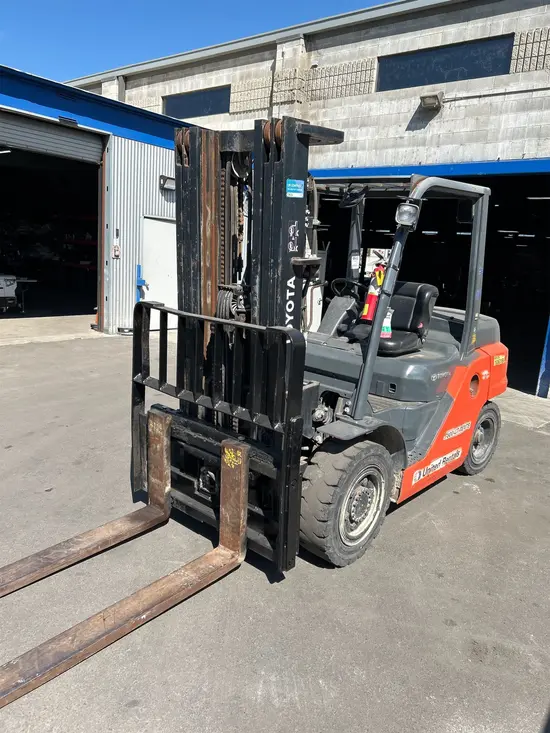 2017 Toyota 8FD35U Warehouse Forklift