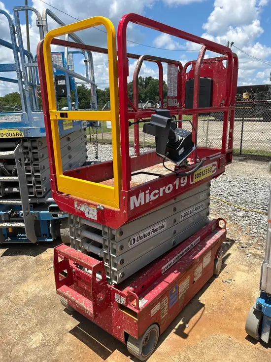 2019 MEC MICRO 19 Scissor Lift