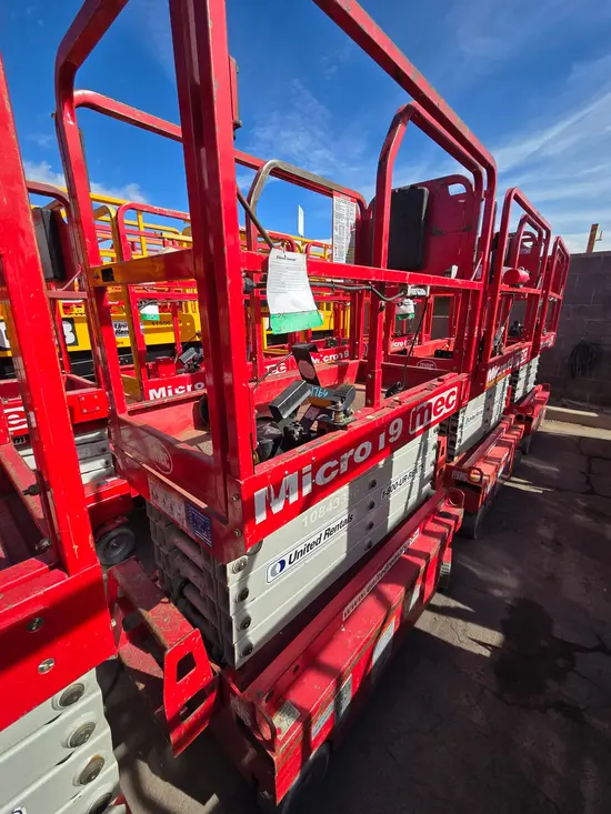 2018 MEC MICRO 19 Scissor Lift
